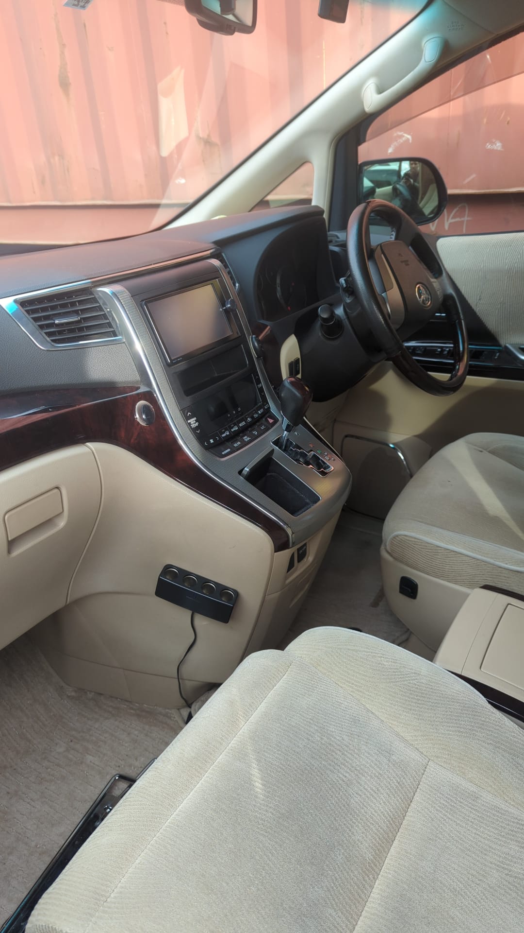 2013 Toyota Alphard